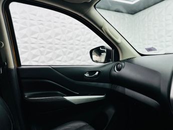 Nissan Navara 2.3 dCi Tekna Auto 4WD Euro 6 4dr