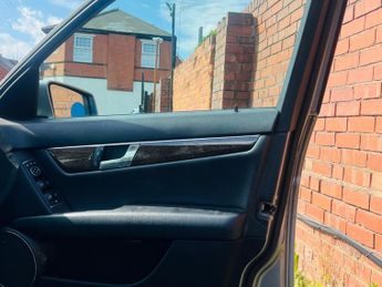 Mercedes-Benz C Class 2.1 C220 CDI BlueEfficiency Elegance Auto Euro 5 4dr