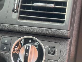 Mercedes-Benz C Class 2.1 C220 CDI BlueEfficiency Elegance Auto Euro 5 4dr
