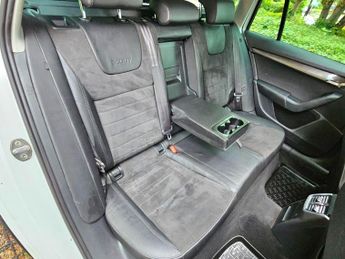 Skoda Octavia 2.0 TDI Scout DSG 4WD Euro 6 (s/s) 5dr