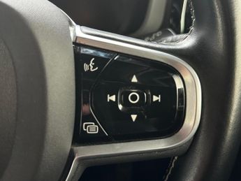 Volvo XC60 2.0 B4 MHEV R-Design Auto Euro 6 (s/s) 5dr