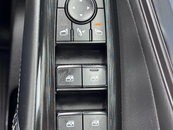 Nissan Qashqai 1.3 DIG-T MHEV N-Connecta Euro 6 (s/s) 5dr