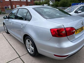 Volkswagen Jetta 1.6 TDI BlueMotion Tech SE DSG Euro 5 (s/s) 4dr