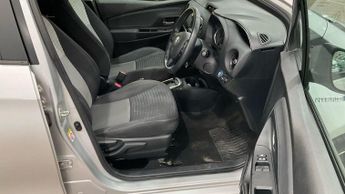 Toyota Yaris 1.5 VVT-h Design E-CVT Euro 6 (s/s) 5dr
