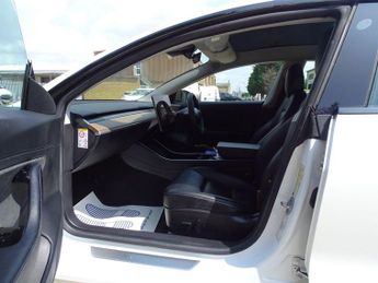 Tesla Model 3 Standard Range Plus Auto RWD 4dr