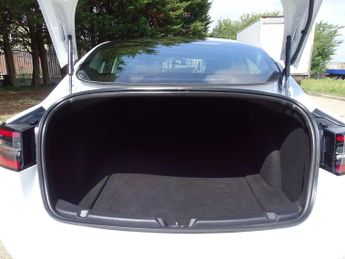 Tesla Model 3 Standard Range Plus Auto RWD 4dr