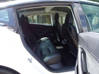 Tesla Model 3 Standard Range Plus Auto RWD 4dr