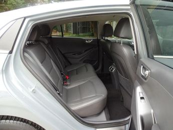 Hyundai IONIQ 38.3kWh Premium SE Auto 5dr