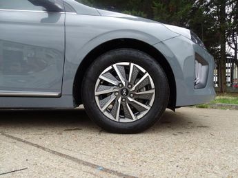 Hyundai IONIQ 38.3kWh Premium SE Auto 5dr