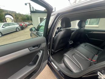 Audi A4 Avant 2.0 TDI SE Technik S Tronic quattro Euro 5 (s/s) 5dr