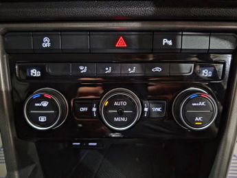 Volkswagen T-Roc 1.5 TSI EVO Design DSG Euro 6 (s/s) 5dr