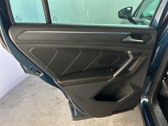 Volkswagen Tiguan 2.0 TDI R-Line DSG 4Motion Euro 6 (s/s) 5dr