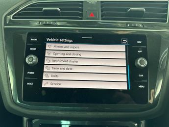 Volkswagen Tiguan 2.0 TDI R-Line DSG 4Motion Euro 6 (s/s) 5dr