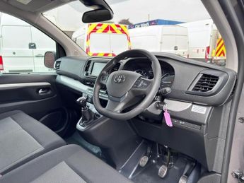 TOYOTA PROACE VERSO 1.5D Shuttle Medium MPV 5dr Diesel Manual MWB Euro 6 (s/s) (9 Se