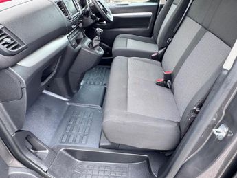 Toyota PROACE Verso 1.5D Shuttle Medium MPV MWB Euro 6 (s/s) 5dr (9 Seat)