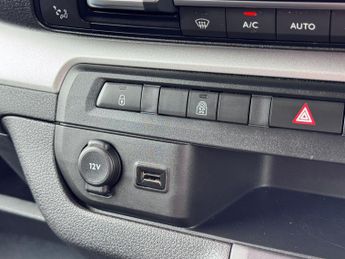 Toyota PROACE Verso 1.5D Shuttle Medium MPV MWB Euro 6 (s/s) 5dr (9 Seat)