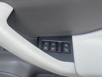 Jaguar F-PACE 2.0 D180 Portfolio Auto AWD Euro 6 (s/s) 5dr