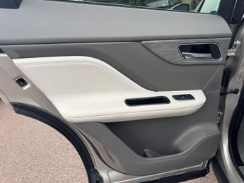 Jaguar F-PACE 2.0 D180 Portfolio Auto AWD Euro 6 (s/s) 5dr