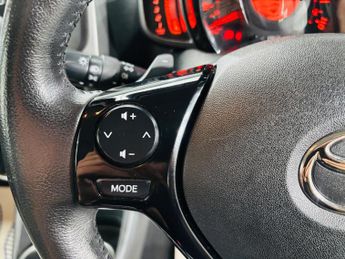 Toyota AYGO 1.0 VVT-i x-play x-shift Euro 5 5dr Euro 5