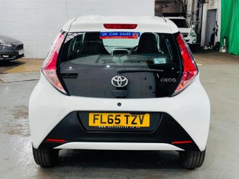Toyota AYGO 1.0 VVT-i x-play x-shift Euro 5 5dr Euro 5