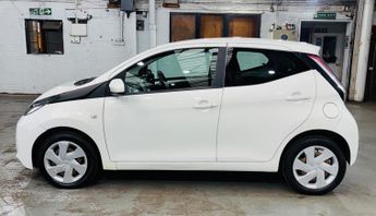 Toyota AYGO 1.0 VVT-i x-play x-shift Euro 5 5dr Euro 5