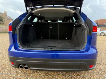 Jaguar F-PACE 2.0 D180 Prestige Auto AWD Euro 6 (s/s) 5dr