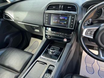 Jaguar F-PACE 2.0 D180 Prestige Auto AWD Euro 6 (s/s) 5dr