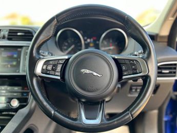 Jaguar F-PACE 2.0 D180 Prestige Auto AWD Euro 6 (s/s) 5dr