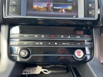 Jaguar F-PACE 2.0 D180 Prestige Auto AWD Euro 6 (s/s) 5dr