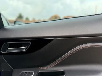 Jaguar F-PACE 2.0 D180 Prestige Auto AWD Euro 6 (s/s) 5dr