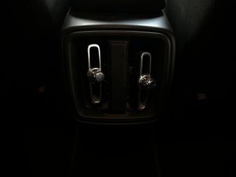 Volvo XC40 2.0 B4 MHEV R-Design Auto AWD Euro 6 (s/s) 5dr