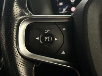 Volvo XC40 2.0 B4 MHEV R-Design Auto AWD Euro 6 (s/s) 5dr