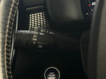 Volvo XC40 2.0 B4 MHEV R-Design Auto AWD Euro 6 (s/s) 5dr