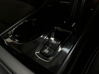 Volvo XC40 2.0 B4 MHEV R-Design Auto AWD Euro 6 (s/s) 5dr