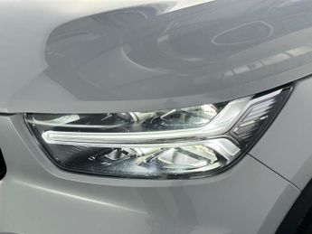Volvo XC40 2.0 B4 MHEV R-Design Auto AWD Euro 6 (s/s) 5dr