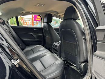 Jaguar XE 2.0d Portfolio Auto Euro 6 (s/s) 4dr