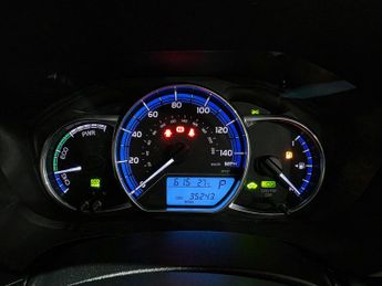 Toyota Yaris 1.5 VVT-h Sport E-CVT Euro 6 5dr