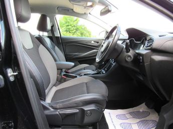 Vauxhall Grandland X 1.2 Turbo Tech Line Nav Auto Euro 6 (s/s) 5dr