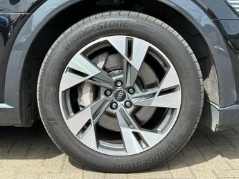 Audi e-tron 50 Sport Auto quattro 5dr 71.2kWh (11kW Charger)