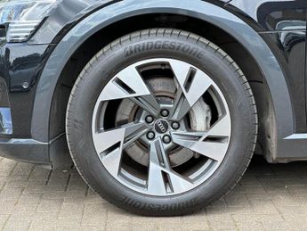 Audi e-tron 50 Sport Auto quattro 5dr 71.2kWh (11kW Charger)