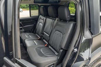 Land Rover Defender 110 2.0 SD4 SE Auto 4WD Euro 6 (s/s) 5dr