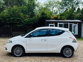 Chrysler Ypsilon 0.9 TwinAir Limited Auto Euro 5 (s/s) 5dr
