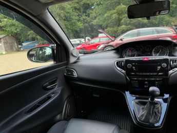 Chrysler Ypsilon 0.9 TwinAir Limited Auto Euro 5 (s/s) 5dr