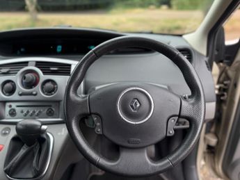 Renault Scenic 1.6 VVT Dynamique 5dr