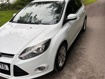 Ford Focus 1.0T EcoBoost Titanium Navigator Euro 5 (s/s) 5dr