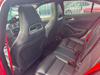 Mercedes-Benz GLA 2.1 GLA220d AMG Line (Premium Plus) 7G-DCT 4MATIC Euro 6 (s/s) 5