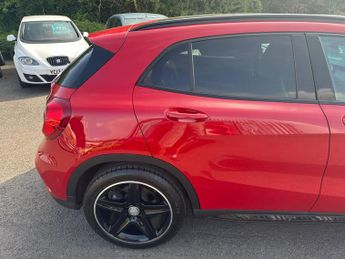 Mercedes-Benz GLA 2.1 GLA220d AMG Line (Premium Plus) 7G-DCT 4MATIC Euro 6 (s/s) 5