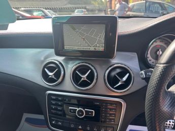 Mercedes-Benz GLA 2.1 GLA220d AMG Line (Premium Plus) 7G-DCT 4MATIC Euro 6 (s/s) 5