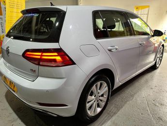 Volkswagen Golf 1.6 TDI SE Nav DSG Euro 6 (s/s) 5dr