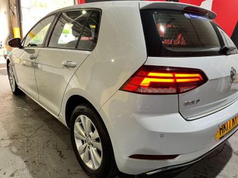 Volkswagen Golf 1.6 TDI SE Nav DSG Euro 6 (s/s) 5dr